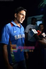 Akshay Kumar post the world cup victory in Juhu, Mumbai on 2nd April 2011 (30).JPG